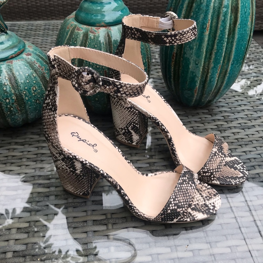 ☕️ Stunning Snake Skin Sandals 🤩 - Picture 2 of 5